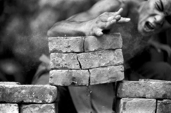Shaolin monk breaking bricks