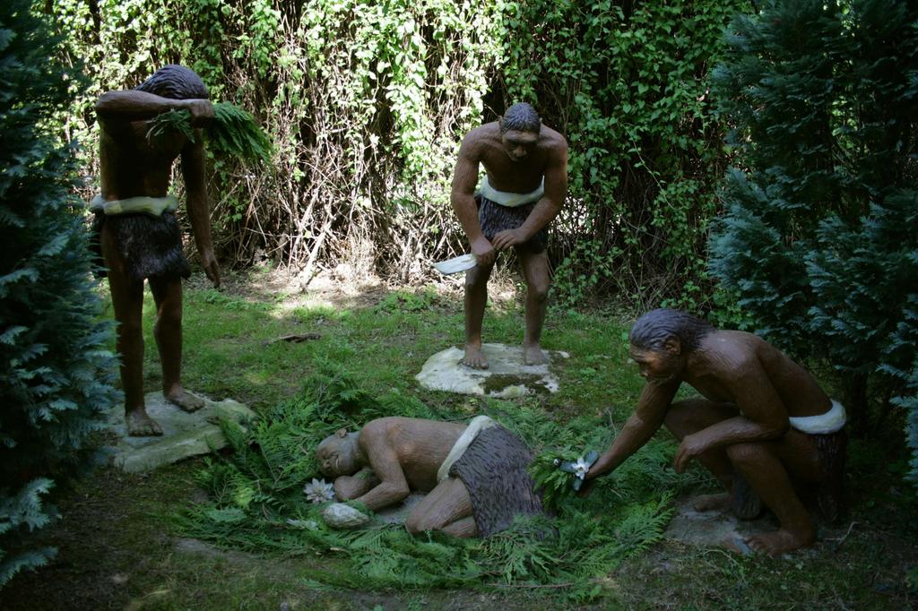 Neanderthals graves