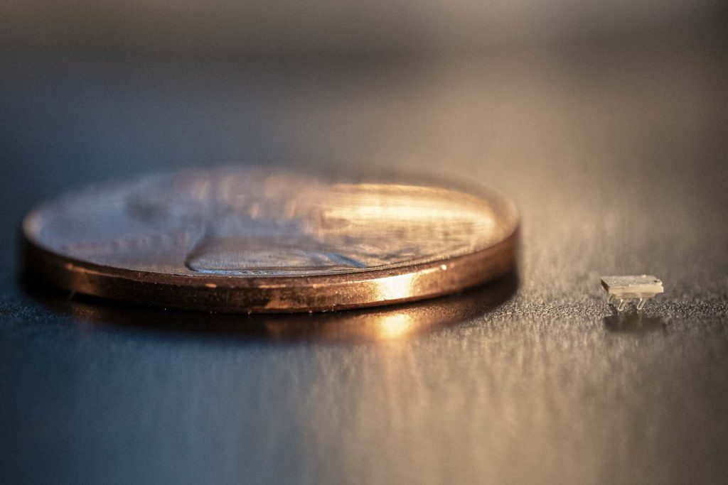 The tiny robot micro-bristle-bot