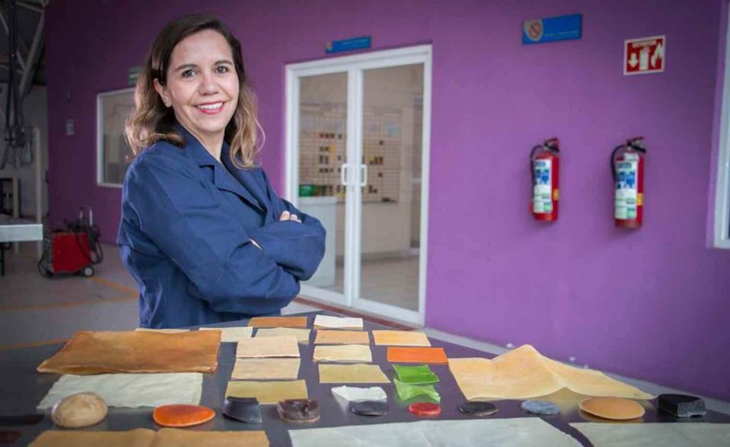 Sandra Pascoe Ortiz with bioplastic samples made from cactus juice