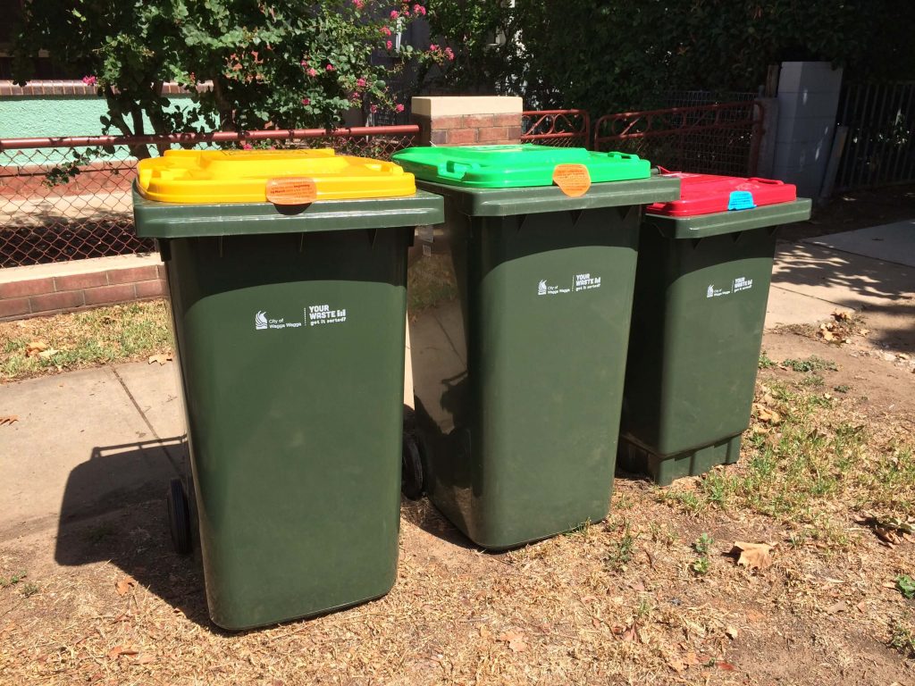 City of Wagga Wagga, New South Wales, Australia, 240L Food Organics and Garden (FOGO), 240L Recycling and 140L general waste bins. Credit: Wikimedia Commons
