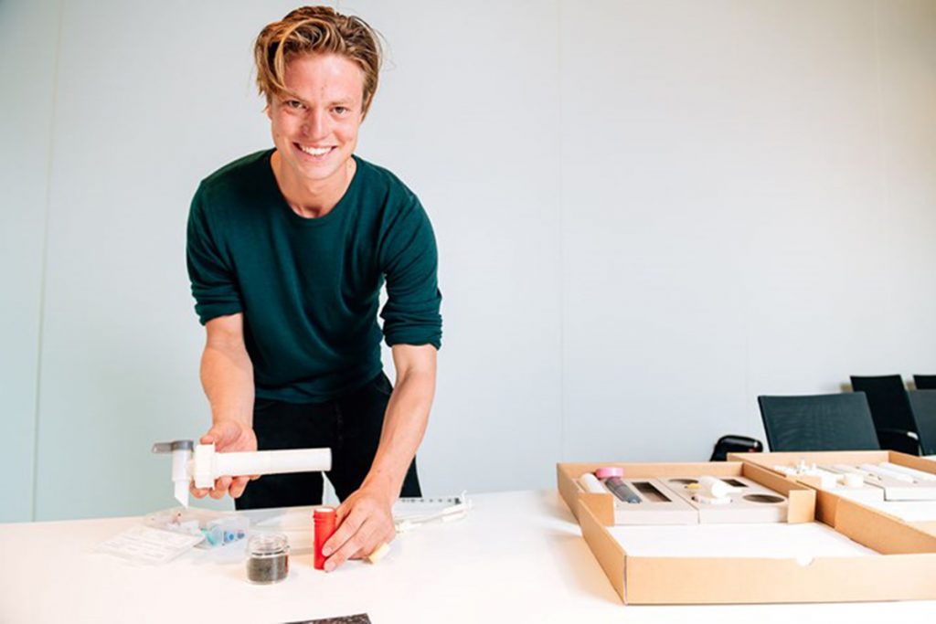 Olivier de Gruijter with the JERRY water filter.