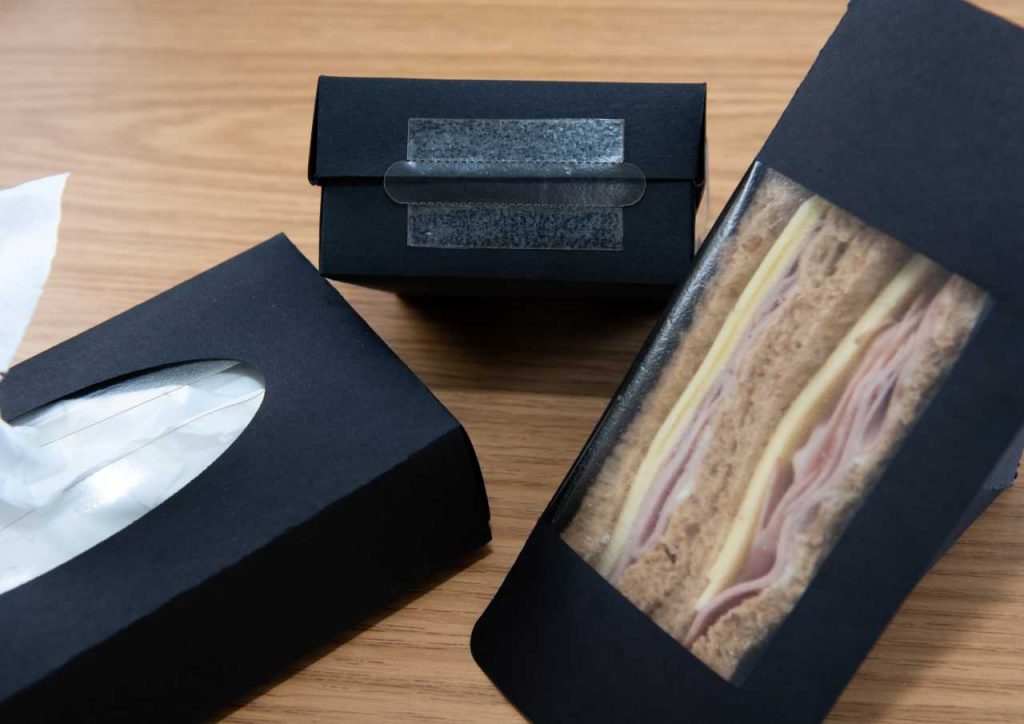 Examples of how the alternative to plastics from fish waste could be used