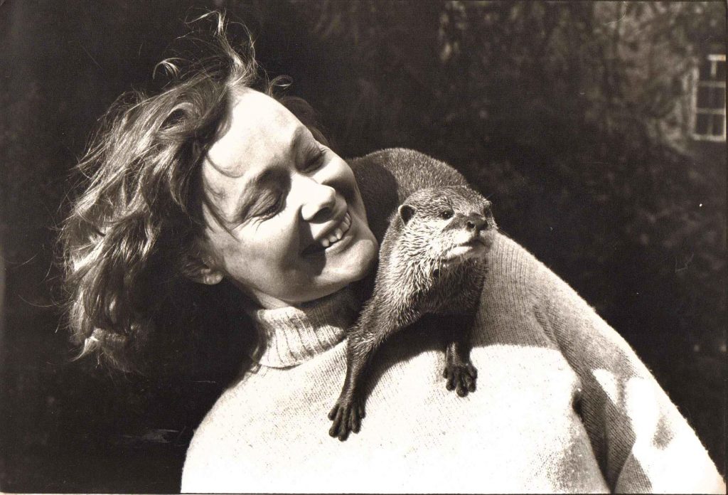 Woman And Her Pet Otters Are Protecting The Species From Extinction