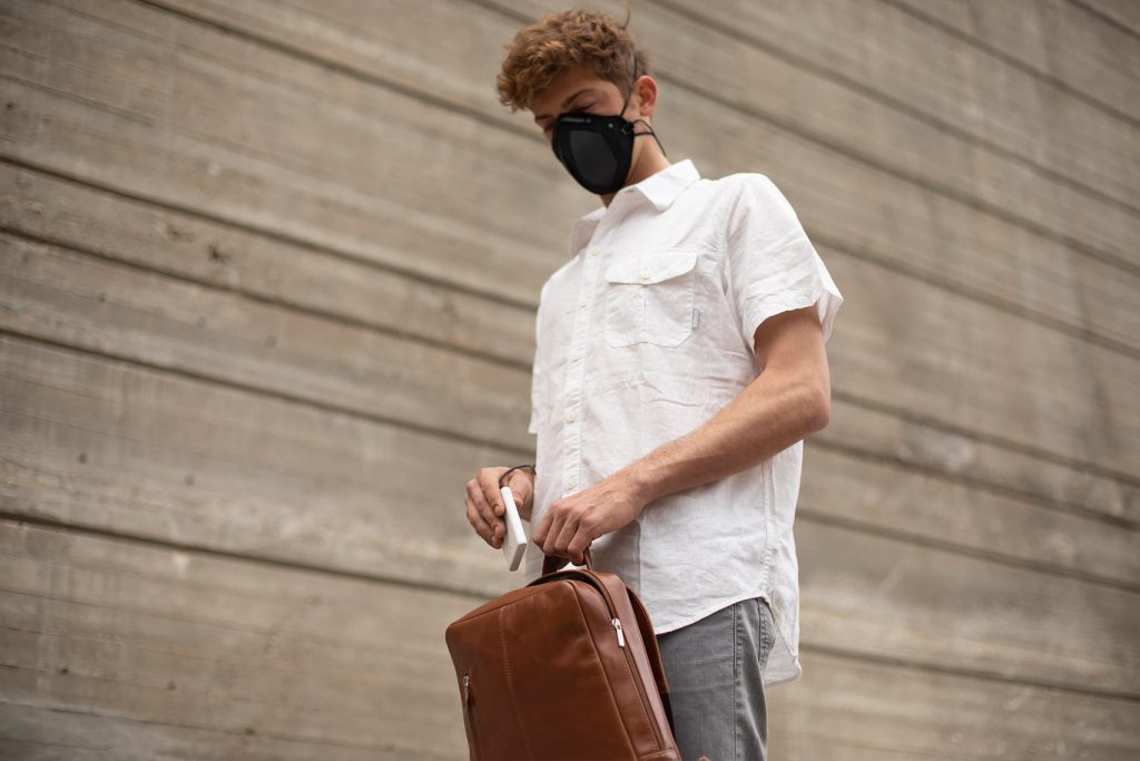 This Electrically-Charged Graphene Mask Repels Viruses And Bacteria