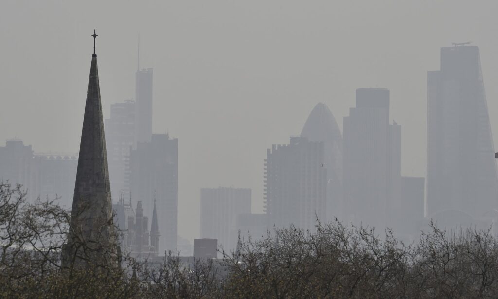 Air Pollution Levels By Roads In Central London Dropped 44%, Elsewhere 94%!