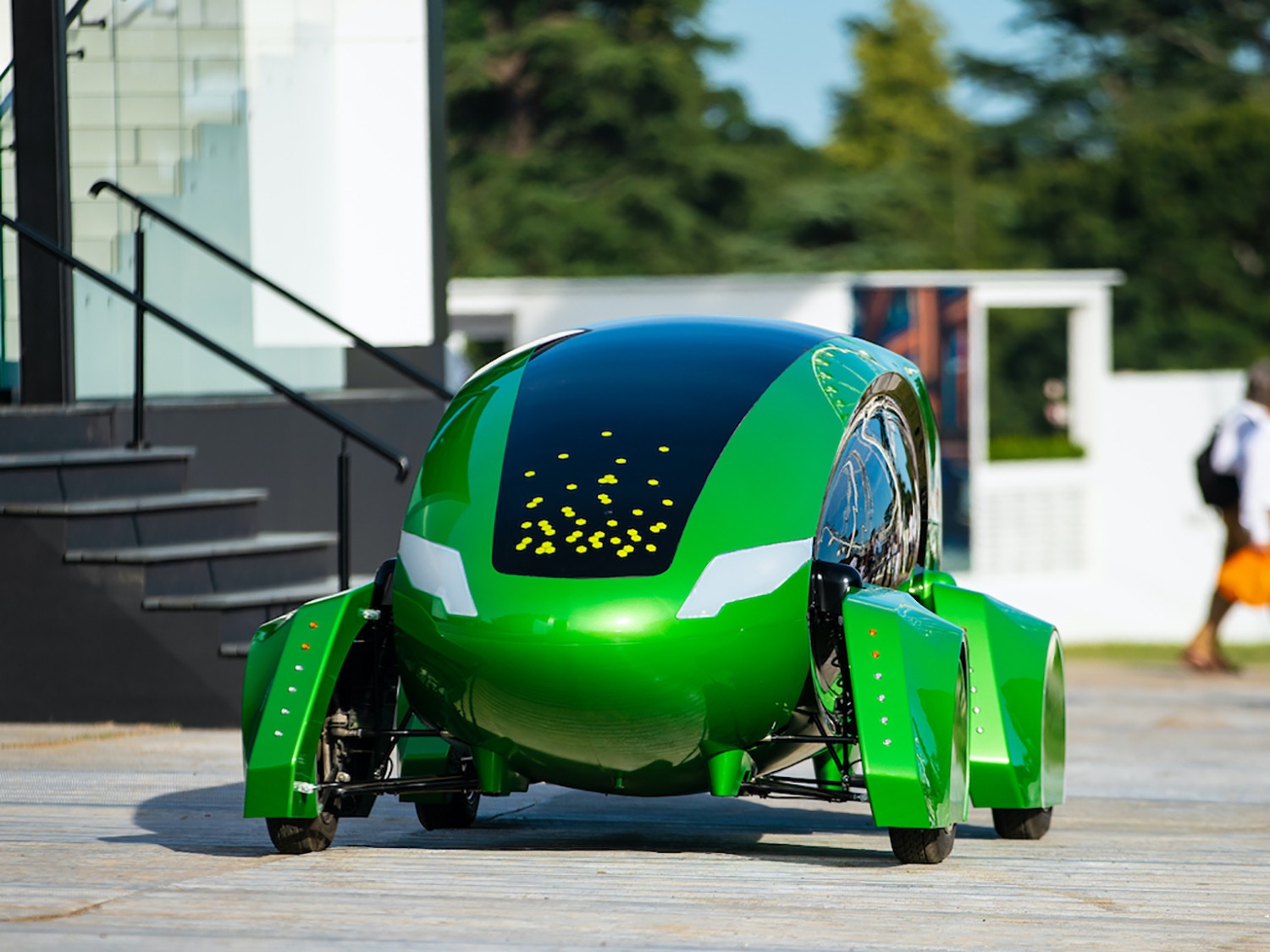 Kar-Go Autonomous Futuristic Cars To Deliver Medicine In London