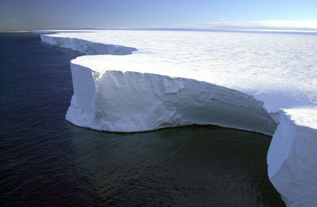 34% Of Antarctica's Ice Will Collapse At A 4°C Increase, Causing Severe Sea Level Rise