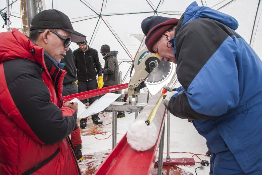 Ancient 15,000-Year-Old Viruses Discovered in Tibetan Glaciers