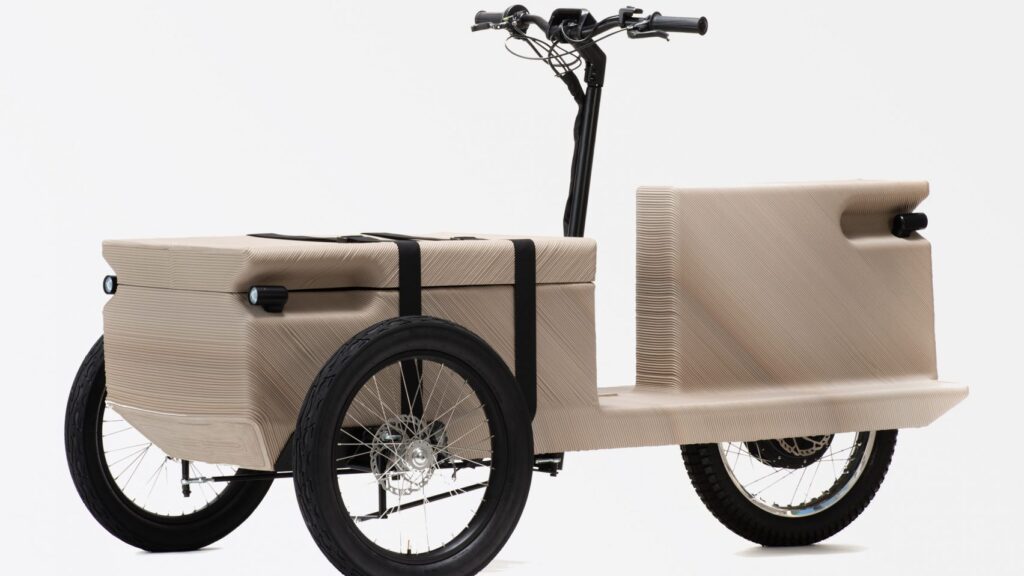 Amazing Electric Tricycle Is 3D-Printed From 70 Kg Of Plastic Waste!