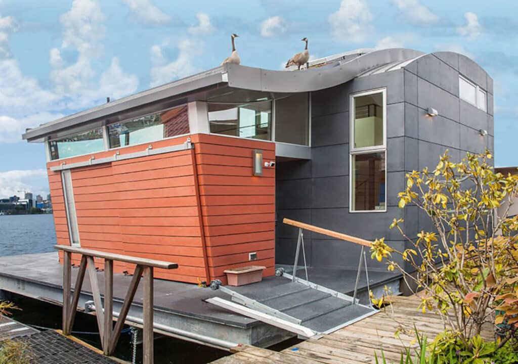 Incredible Eco-Friendly Floating Homes and Houseboats