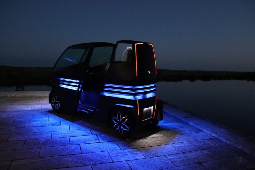 This Adorable Electric Car Can Change Sizes Based on Your Needs
