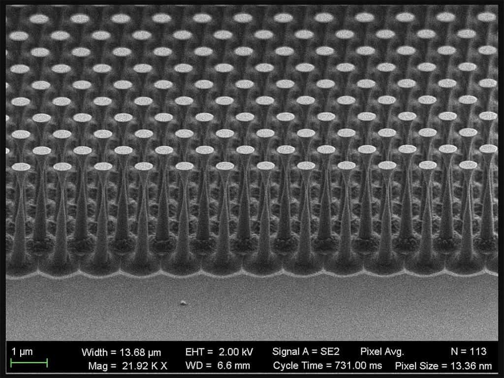Zoomed in microscopic image of the diamond mirror