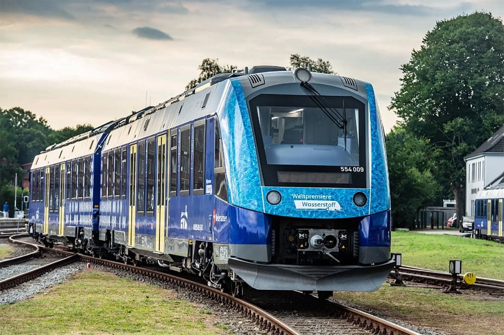 World's First Hydrogen-Powered Trains Start Carrying Passengers in Germany