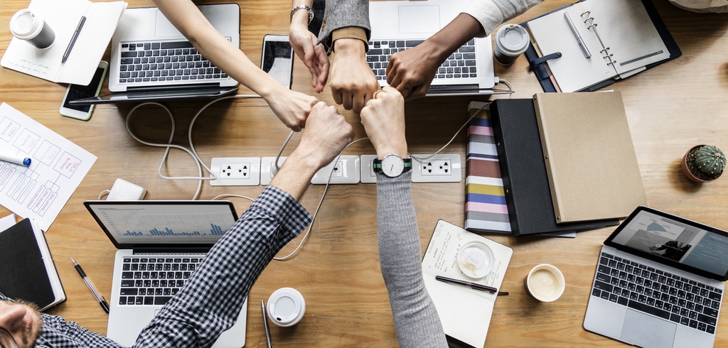 What Are the Key Steps to Becoming a Smart Business Leader?