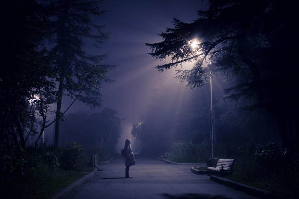 Solar-Powered Street Lights Benefit Businesses and Homeowners