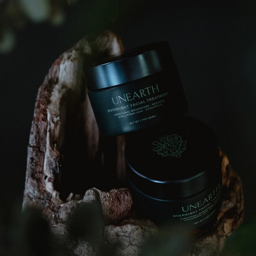 For those seeking beautiful skin, look no further than Elder Flower's UNEARTH overnight facial treatment. This quick-drying facial mask is specifically designed for those with severe sensitivity to retinol, Melasma and for those who are pregnant or nursing