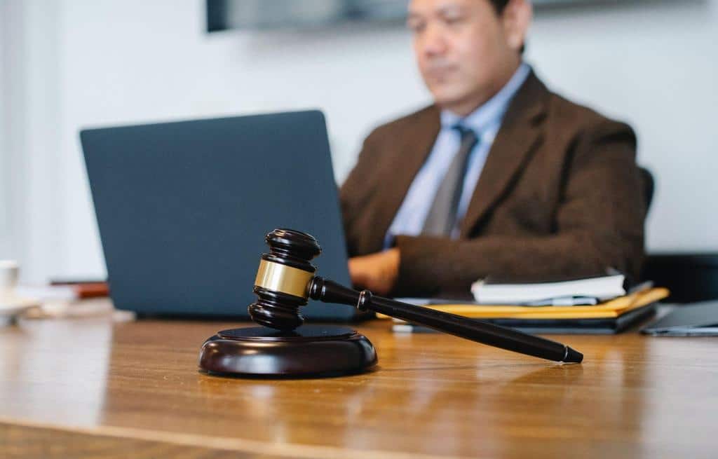 8 Questions to Ask When Choosing a Criminal Defense Lawyer