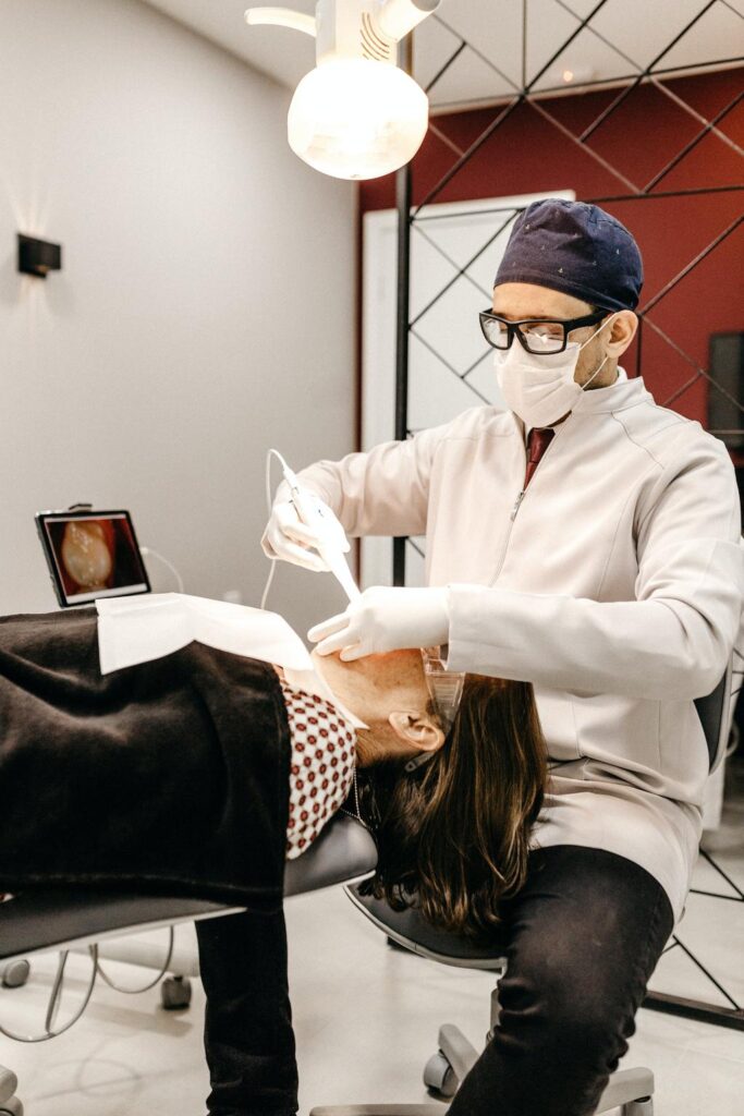 Considering Dental Implants: Here Are 5 Things You Should Know