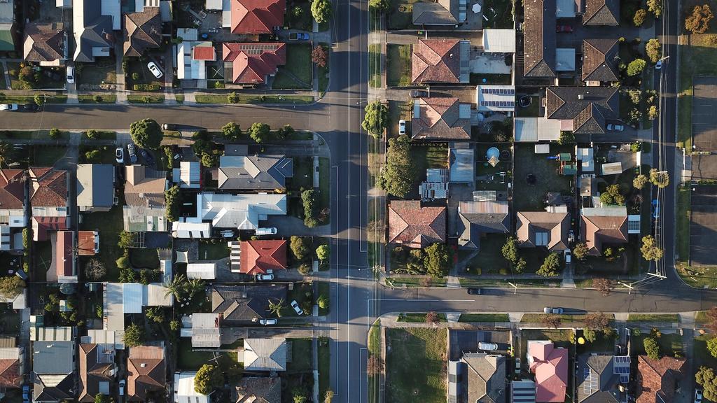 aerial view of neighborhood homes
