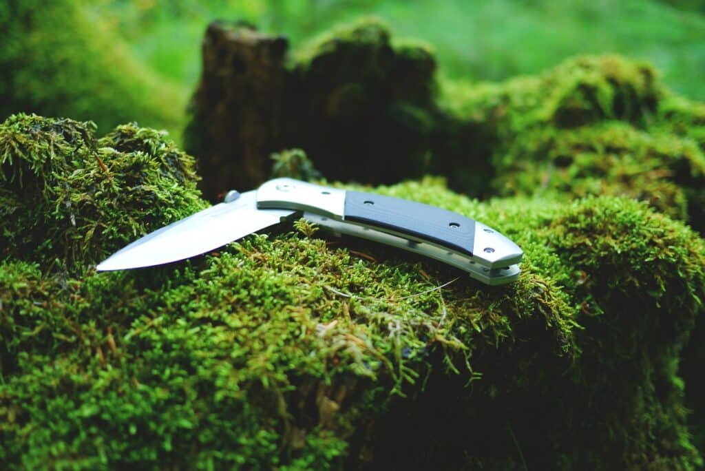12 Outdoor Survival Tools You Should Always Have
