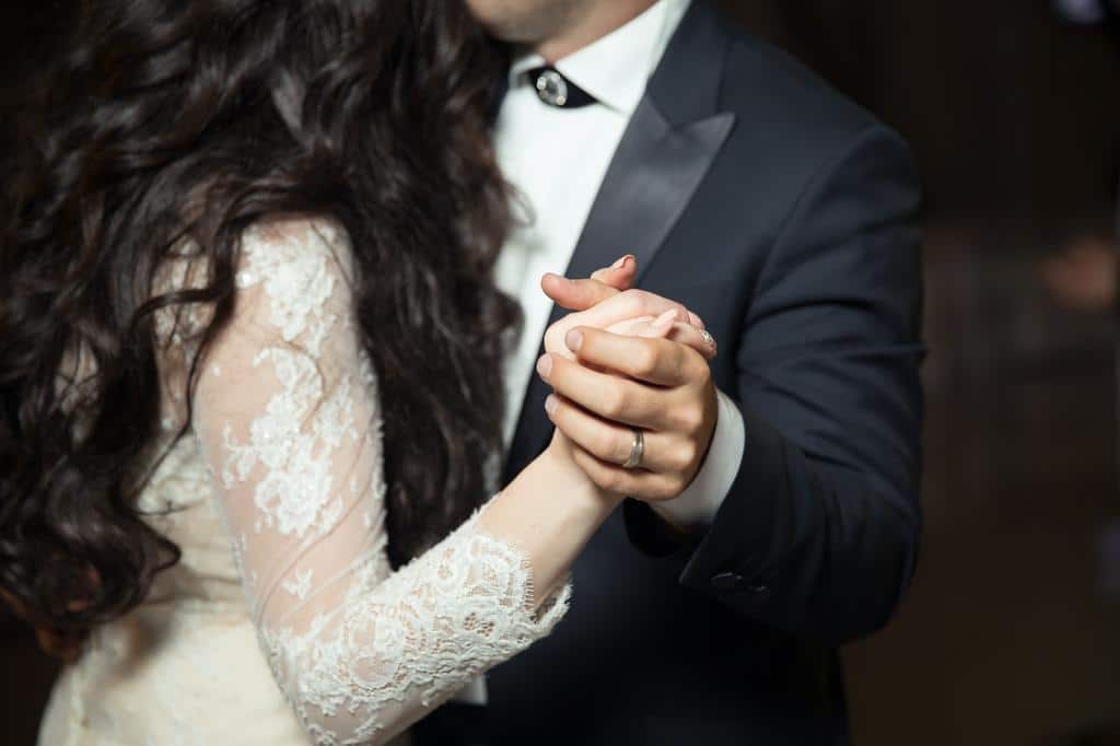 dancing at wedding