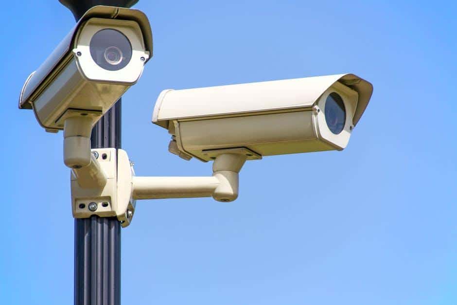 Various types of security camera systems are available, each with unique features and benefits.