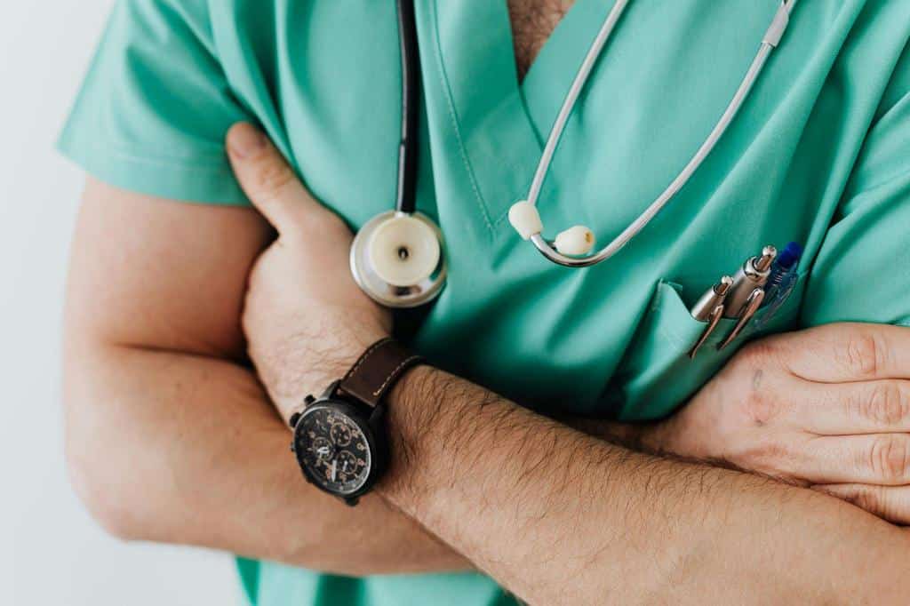 Independent transcribers often develop longstanding relationships with healthcare providers, familiarizing themselves with individual preferences and unique documentation requirements.
