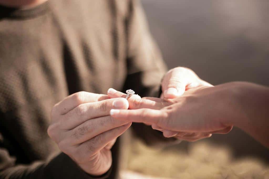 choosing an engagement ring cut