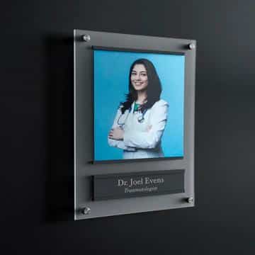 The biggest advantage of custom door signs is that they are made to satisfy your unique needs.