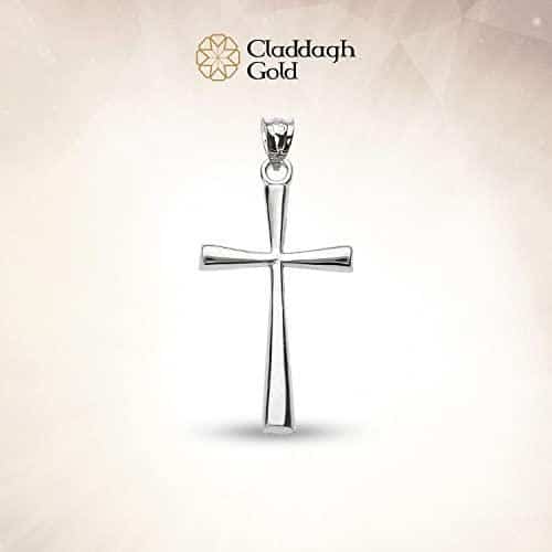 Selecting the appropriate cleaning products for your pendant necklace is crucial to avoid damage.