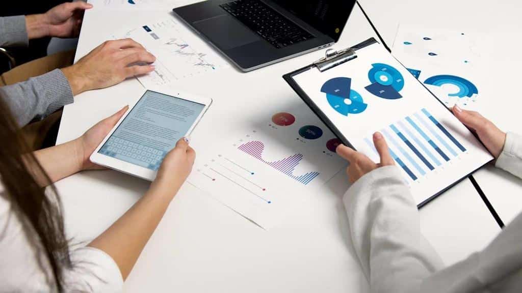 Utilizing AI inventory management software enables apparel businesses to swiftly adapt to shifts in fashion trends and market demands, significantly decreasing waste and enhancing profitability.