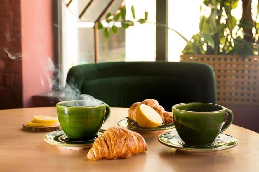 With all these benefits of green tea, it’s easy to see why so many people love this traditional beverage.