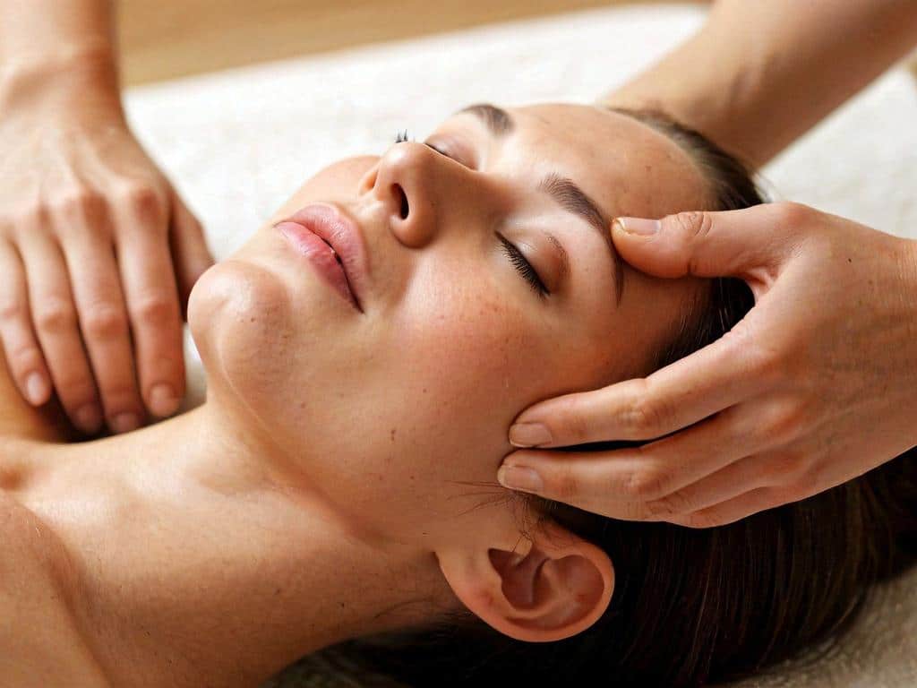 Regular application of red light therapy can effectively treat common skin concerns, including acne scars, sun damage, and inflammation.