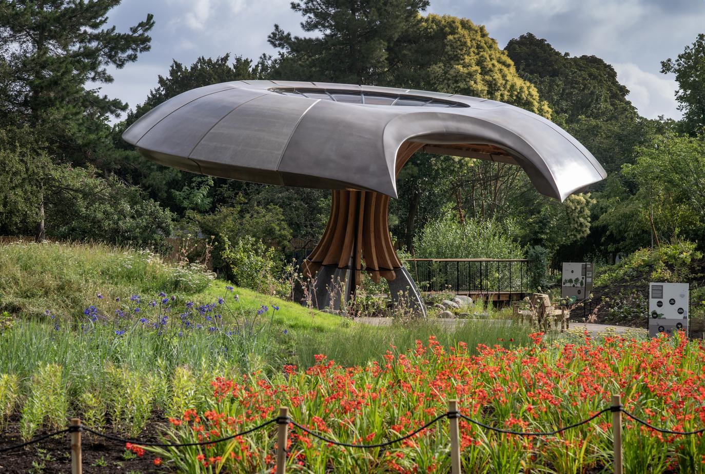 Kew curated flora like lavender, rosemary, yucca, and perovskia, plants adapted to dry soils and irregular rainfall.