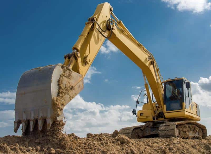 For precision grading, ditching, and profiling on slopes and complex landscapes, operators attach excavators with matching tilt buckets.