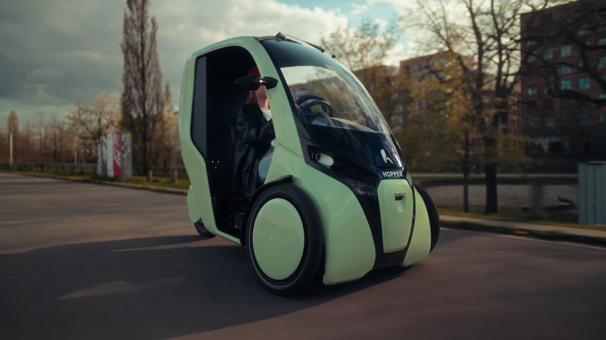 Hopper Cargo Bike: The Roofed Three-Wheeler That Beats the Rain